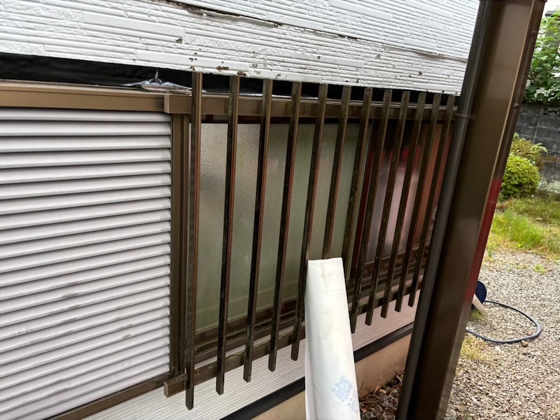 外壁カバー工事 雨仕舞い 防水テープと防水紙の張り付けと下地を取り付けました｜静岡県富士宮市