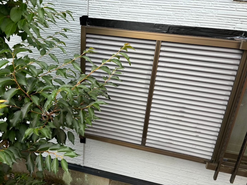 外壁カバー工事 雨仕舞い 防水テープと防水紙の張り付けと下地を取り付けました｜静岡県富士宮市