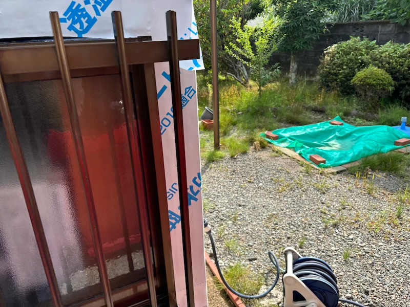 外壁カバー工事 雨仕舞い 防水テープと防水紙の張り付けと下地を取り付けました｜静岡県富士宮市