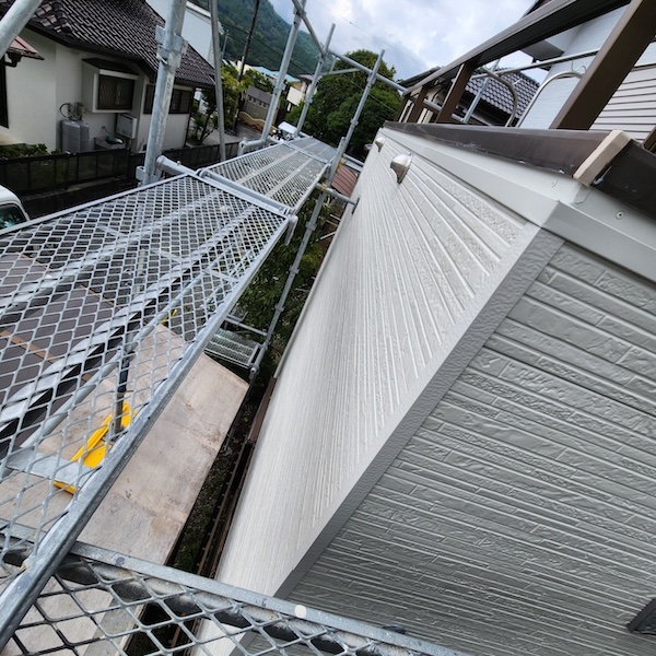 外壁カバー工事 雨樋復旧とシール処理〜施工後までをレポート|静岡県富士宮市