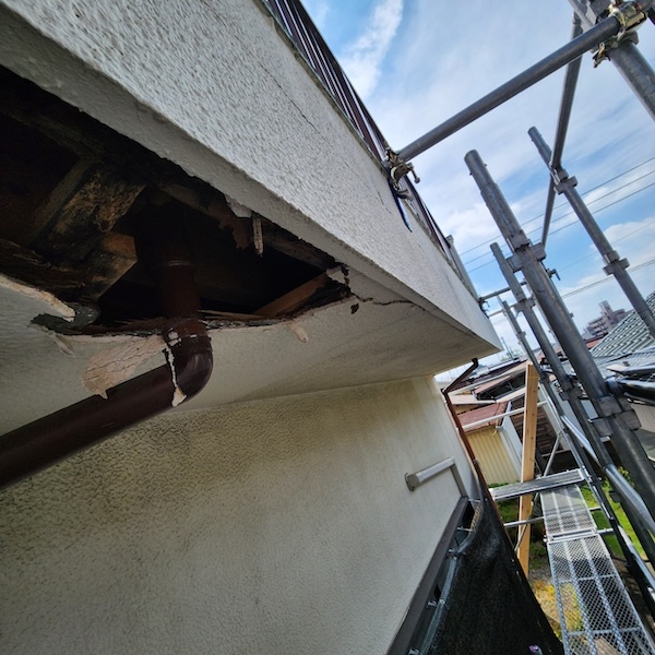 静岡県富士宮市|ベランダ雨漏り調査・修理・外壁カバー工事のご依頼がありました!