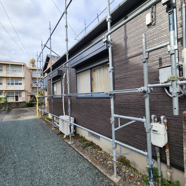 外壁張り替え工事とは?張り替え時期や外壁材の種類を解説