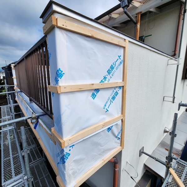 静岡県富士宮市｜外壁カバー工事 胴縁を取り付け作業 通気緩衝工法とは？