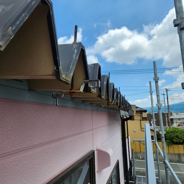 雨樋部分交換工事 軒樋と縦樋を設置しました|静岡県富士市