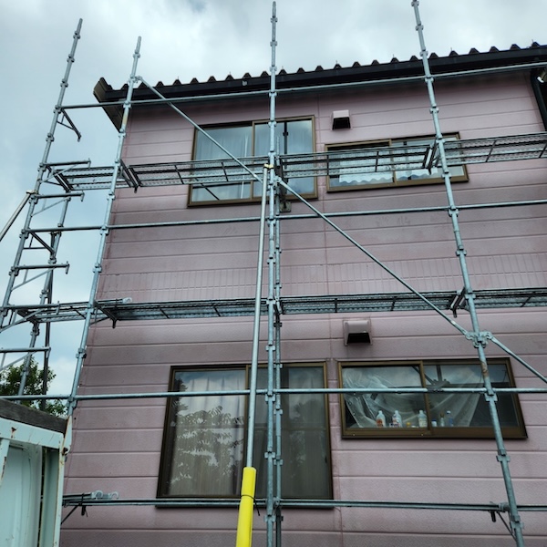 静岡県富士市｜雨樋部分交換工事のご依頼！施工前と部分足場の設置をレポート